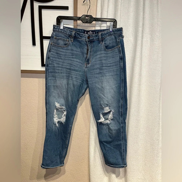 Hollister ultra high rise‎ mom jeans - Picture 1 of 4